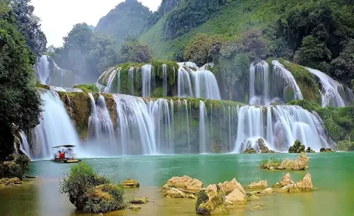 Cao Bằng – Thác Bản Giốc – Động Ngườm Ngao – Suối Lê Nin – Hang Pắc Bó – Bắc Kạn – Hồ Ba Bể