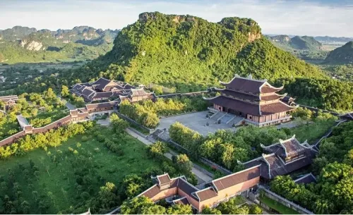 Tour Hoa Lư - Tam Cốc - Hang Múa - Bái Đính - Tràng An